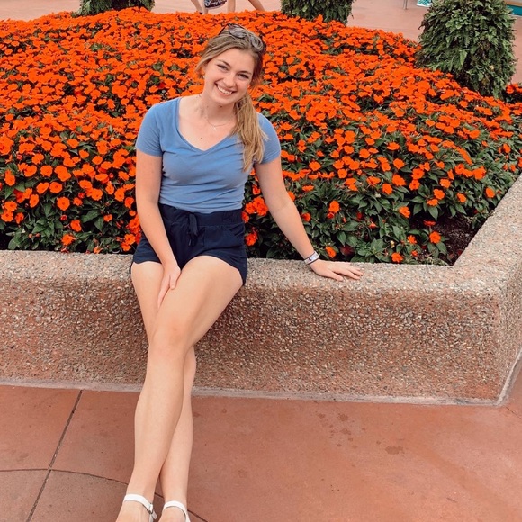 Meet your Posher, Ellie - Picture 3 of 12